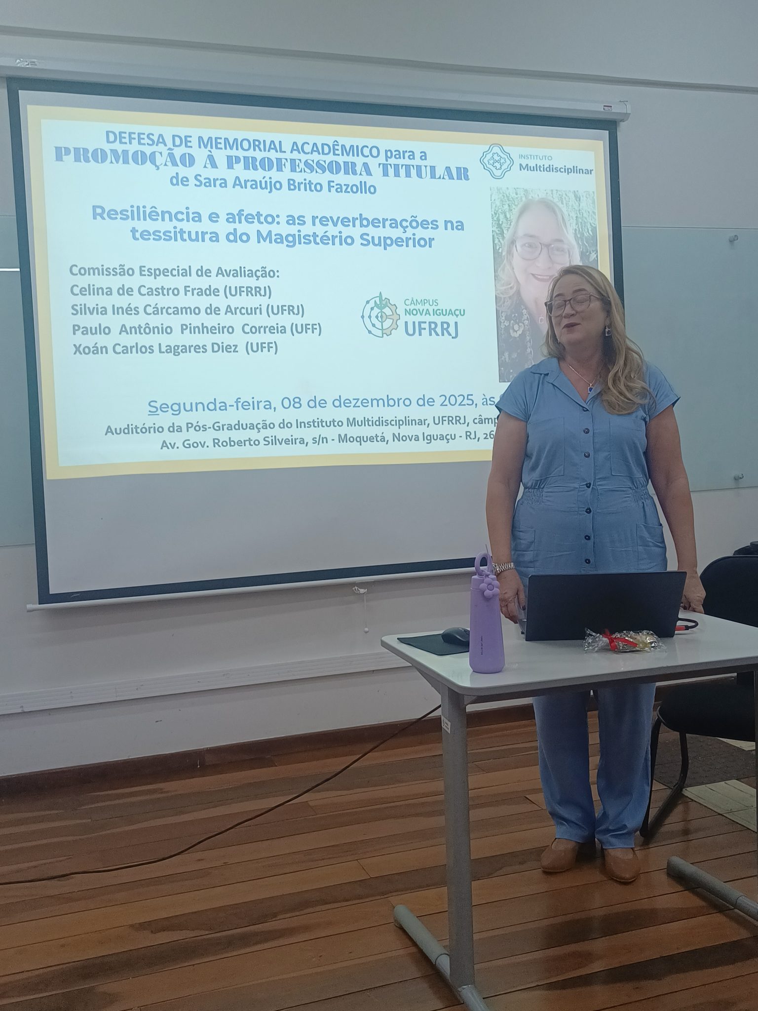Professora Sara Fazollo, durante apresentação de seu Memorial Acadêmico